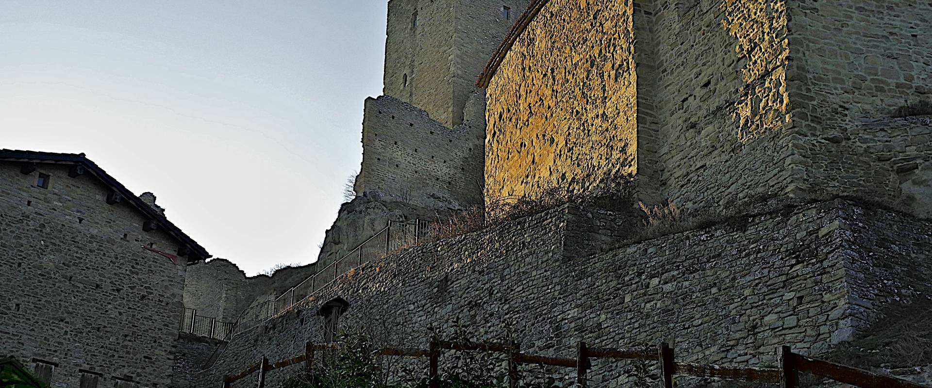Castello Matildico di Carpineti - Il preferito dalla Contessa foto di Caba2011